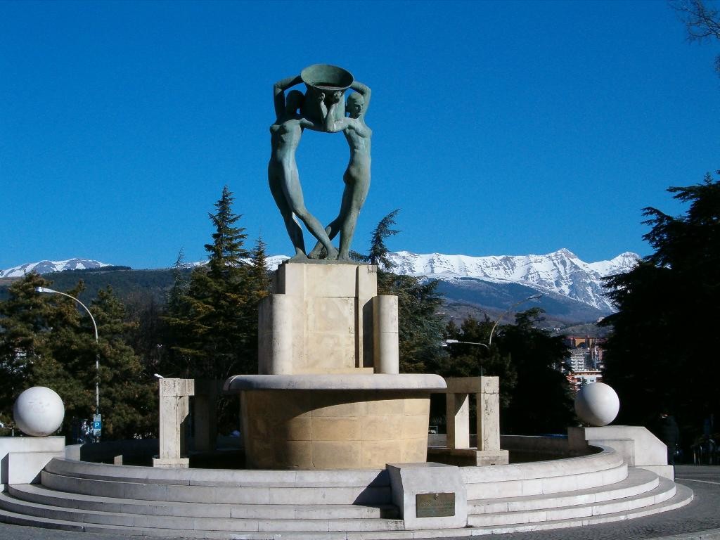 L'Aquila, fontana-luminosa