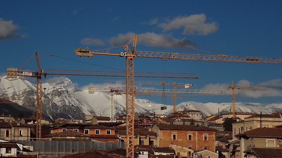 Storie fantastiche dal cratere aquilano.  La corsa di Luisetta, sette anni dopo il terremoto.