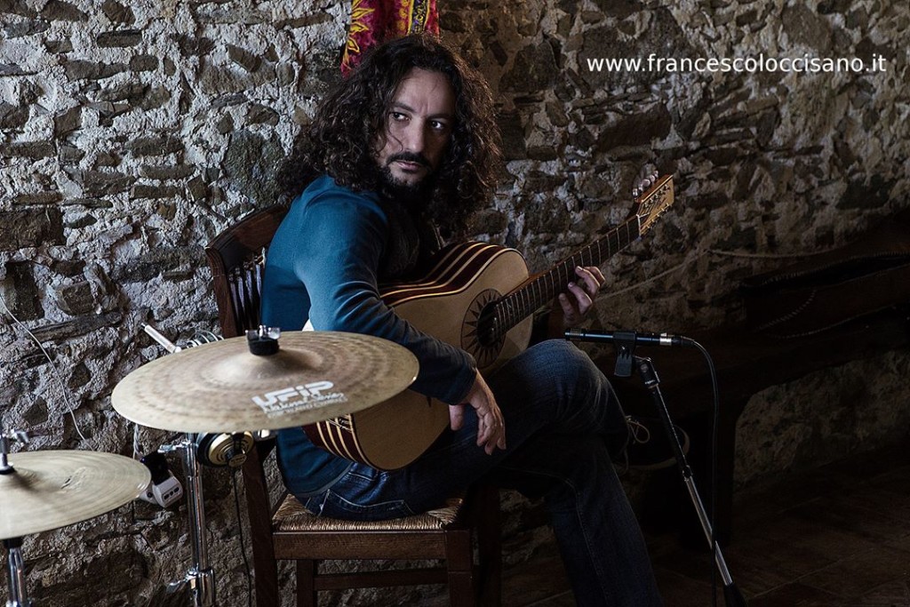 La chitarra battente di Francesco Loccisano  “Stella del Sud” nel cinema di Saura e nel rock della Nannini.