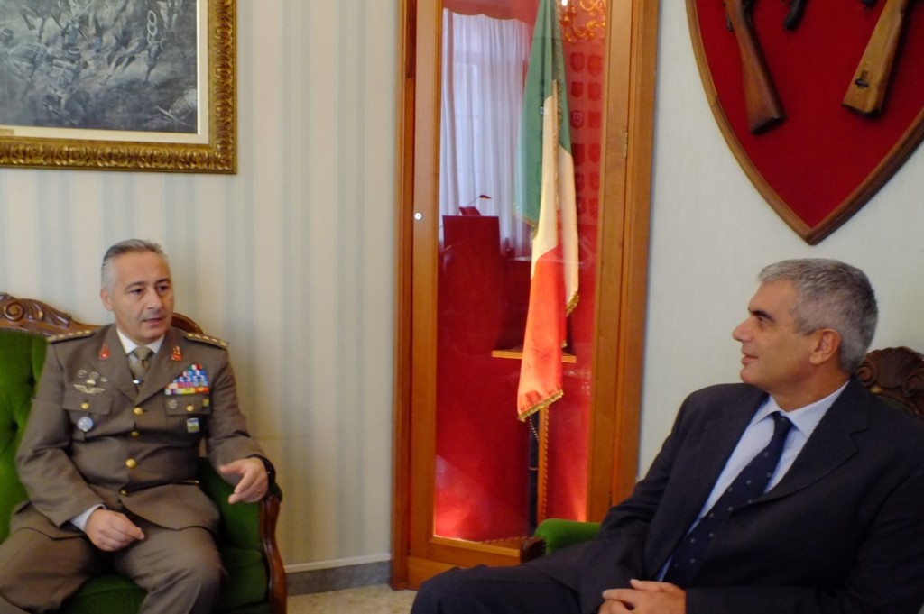 CHIETI. Il Prefetto dottor Antonio Corona visita il Centro Documentale del Comando Militare Esercito “Abruzzo”.