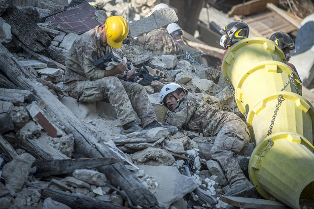 L’IMPEGNO DELLE FORZE ARMATE NEL SISMA DEL CENTRO ITALIA. LE FORZE ARMATE, DA SEMPRE,  UNA RISORSA PER IL PAESE.