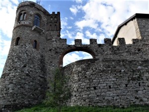 Alla scoperta delle meraviglie del Bel Paese.  Le perle del Garda e il profondo azzurro del lago di Catullo.