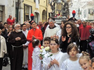 IL VOLTO DELLA VERITA’  La diffusione del culto del Volto Santo nelle Filippine e tra i cattolici di altri paesi asiatici nella testimonianza del cardinale Luis Antonio Tagle.