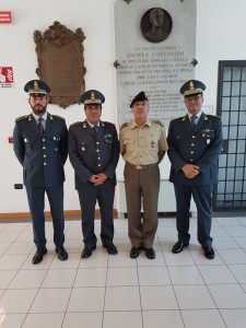 foto incontro Gen DE VITO con Cte Prov. GdF di Teramo