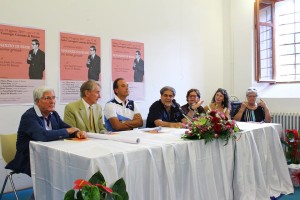 Mario Setta, primo da sinistra, alla presentazione del libro su De Biase