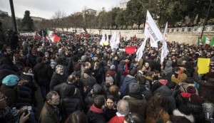 LA MANIFESTAZIONE “PACIFICA” DI MACERATA.