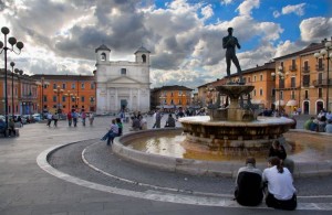 L'Aquila, piazza Duomo, prima del terremoto
