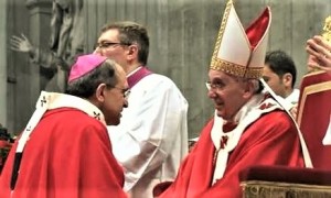 Mons. Petrocchi con papa Francesco