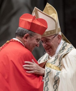 Cardinale-Giuseppe-Petrocchi-con-il-Papa