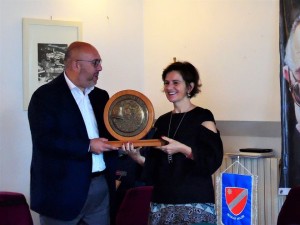 Consegna Premio Scardocchia a Letizia Airos.