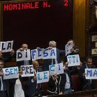 Sempre legittima la difesa in casa o nei luoghi a essa equiparati. La legge inasprisce anche le pene su violazione di domicilio, furto in abitazione e scippo.