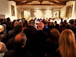 A DIECI ANNI DAL TERREMOTO RIAPRE A PAGANICA IL MONASTERO DELLE CLARISSE. Un grande concorso di popolo ha salutato il rientro delle Sorelle di S. Chiara nella restaurata struttura.