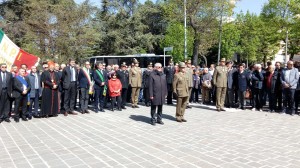 Autorità presenti alla cerimonia dell'Aquila.