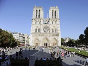 UN RICORDO DI NOSTRA SIGNORA DI PARIGI.