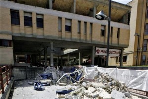 L’AQUILA. DIECI ANNI DAL TERREMOTO. E dopo venne la grandine.  Il racconto della notte del 6 aprile 2009 nell’ospedale San Salvatore.