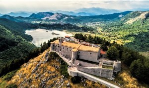 Letino, il castello e il lago