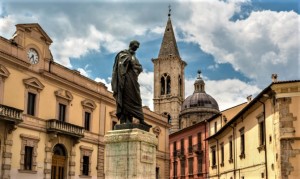 Sulmona, monumento ad Ovidio