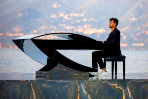 Alessandro Martire:  la leggenda del pianista sul lago.