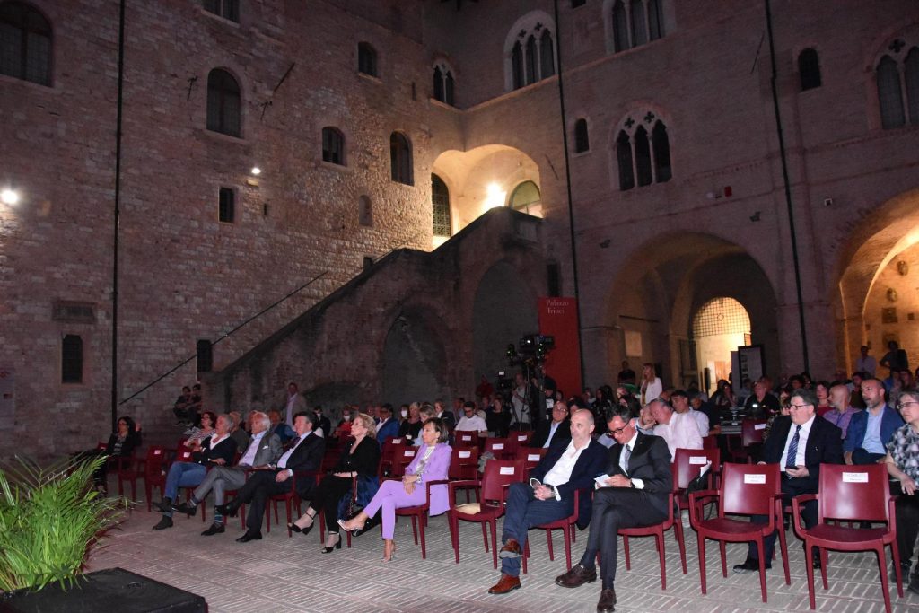 Medicus 2022: Premio Gentile da Foligno. Piero Angela, Lino Banfi e Carlo Colaiacovo chiudono l’evento, tra i migliori 100 in Italia