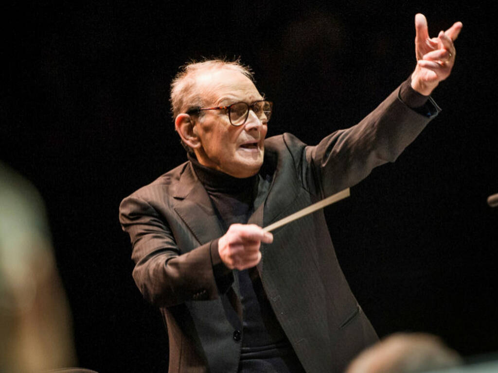 Dedicato ad Ennio Morricone, grande Maestro della cinematografia mondiale,